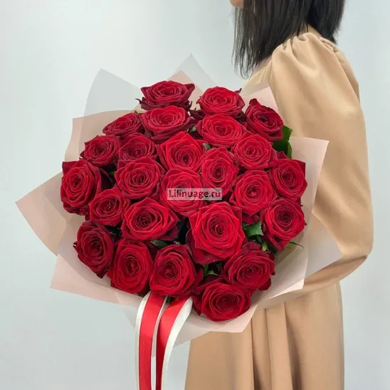 Розы «25 красных роз Ред Наоми» - фото 5